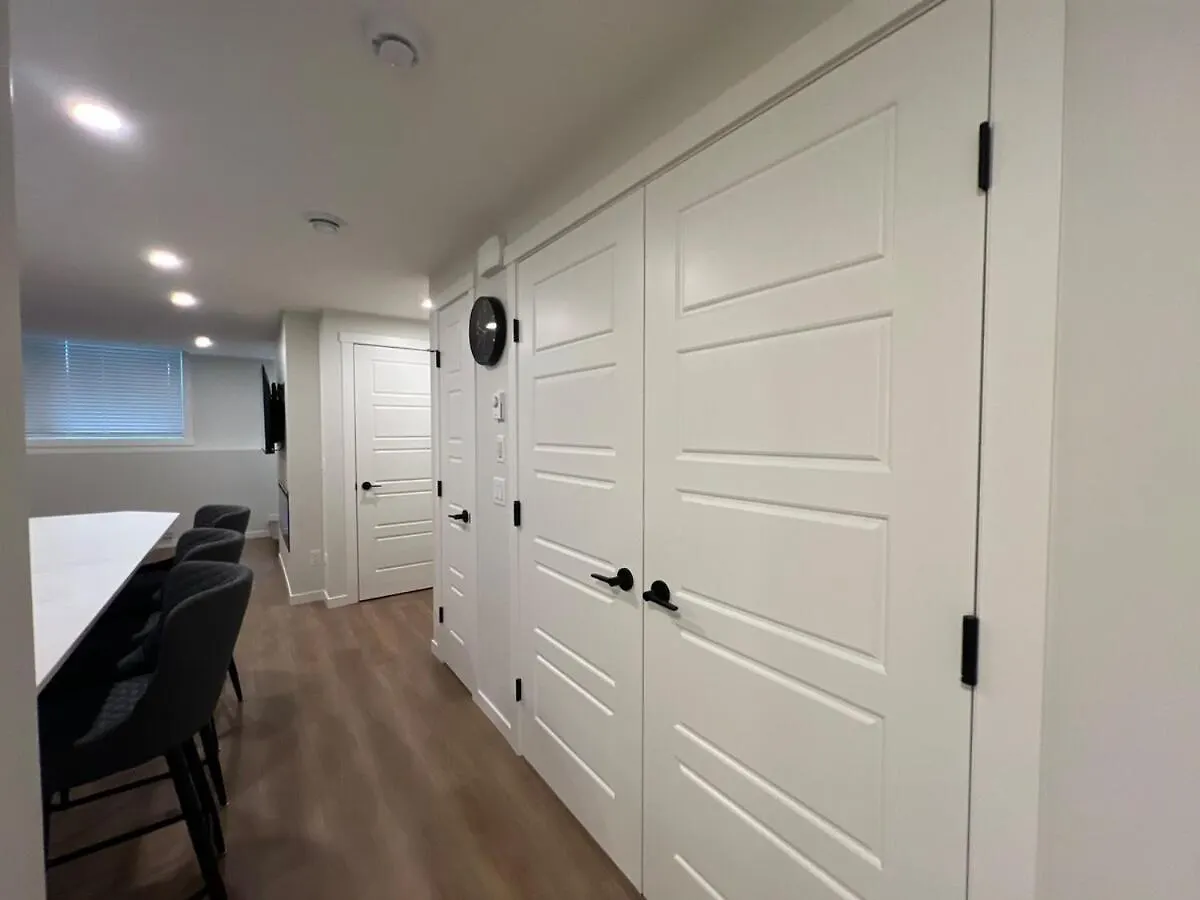 2-Bedroom Suite Near Yyc Airport Canada