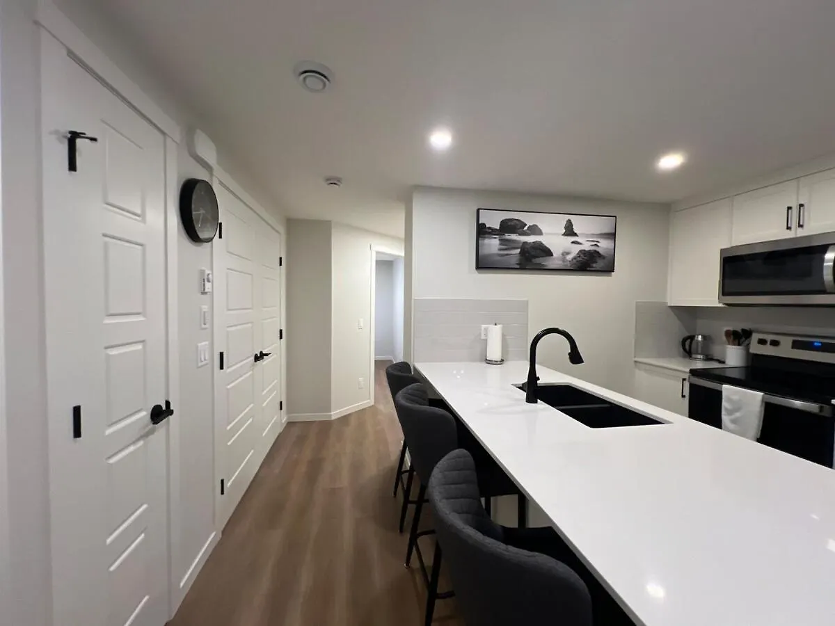 2-Bedroom Suite Near Yyc Airport 0*, Calgary Canada