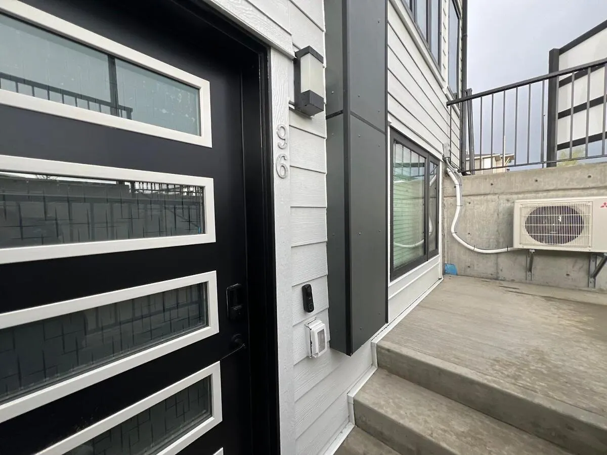 2-Bedroom Suite Near Yyc Airport Apartment Calgary