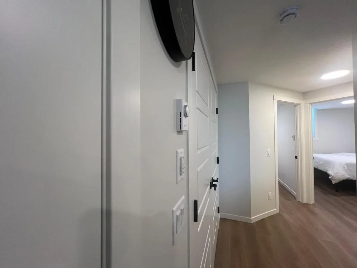 2-Bedroom Suite Near Yyc Airport