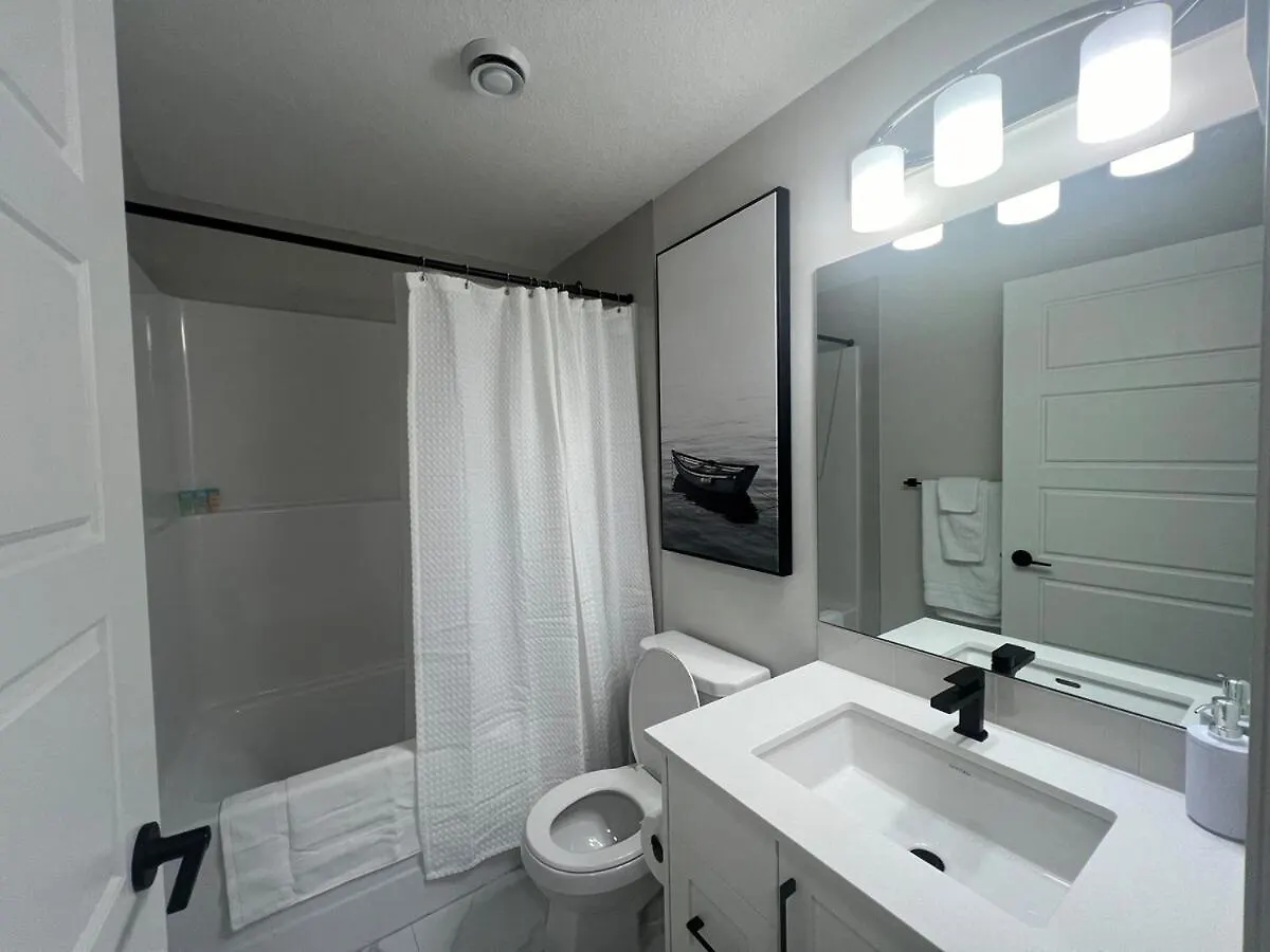 2-Bedroom Suite Near Yyc Airport Apartment Calgary