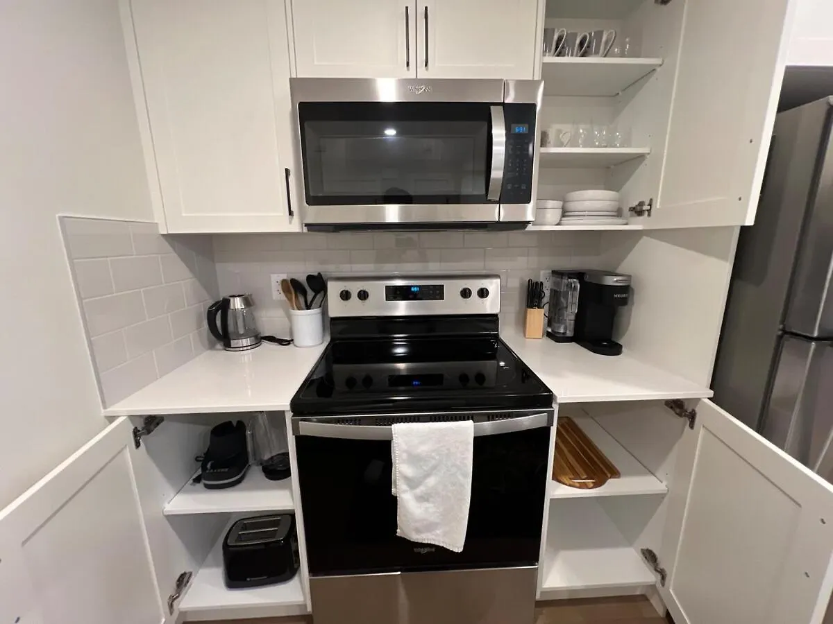 Apartment 2-Bedroom Suite Near Yyc Airport