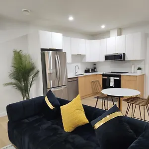 Apartment Brand New Deluxe 2 Bedroom With Ac & Den, Calgary
