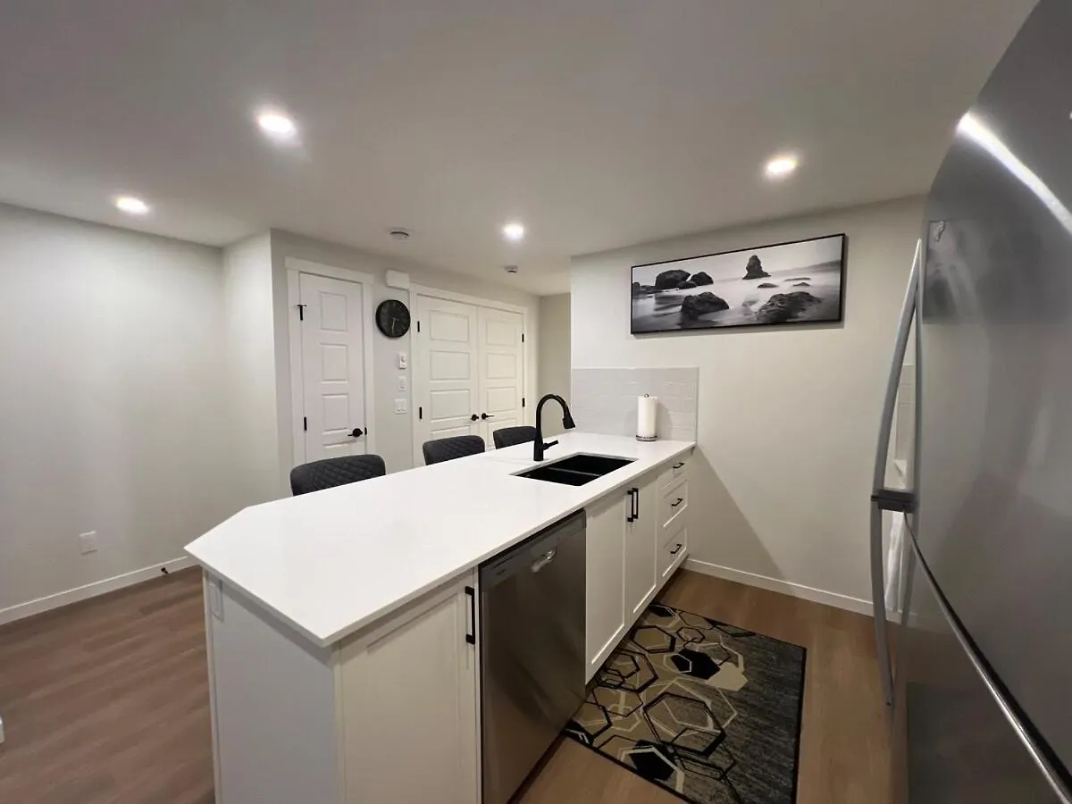 2-Bedroom Suite Near Yyc Airport Canada