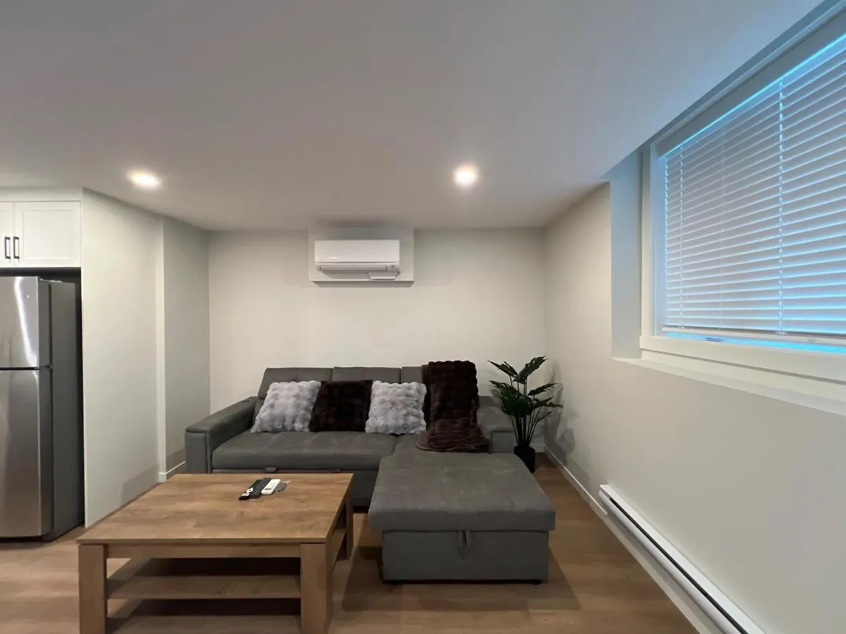 2-Bedroom Suite Near Yyc Airport 0*, Calgary Canada